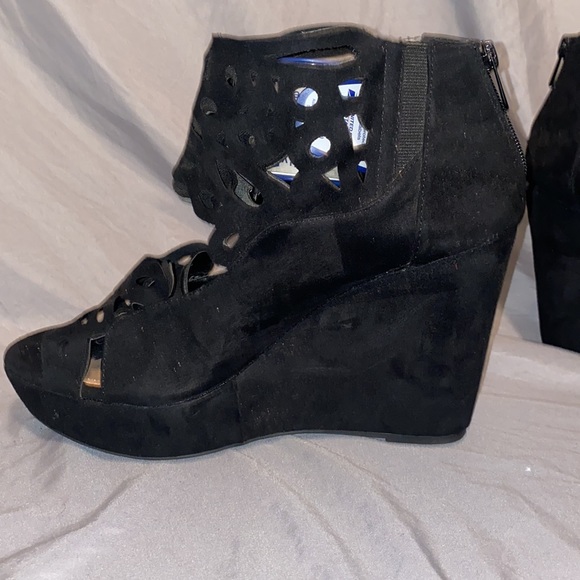 Torrid Platform - Picture 4 of 9